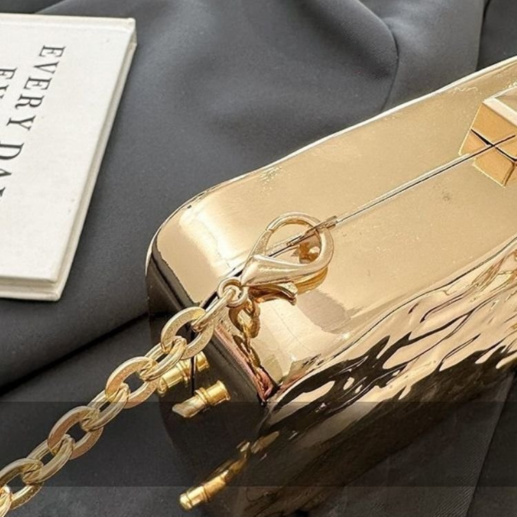 Metal Shell Evening Crossbody Bag - Image 4